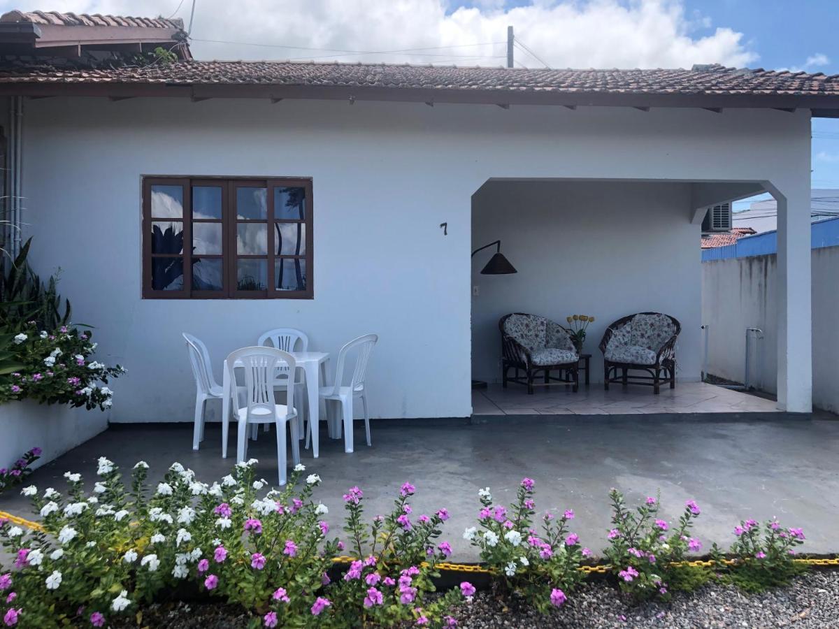 Casinha De Praia Na Fazenda Da Armacao Governador Celso Ramos Bagian luar foto