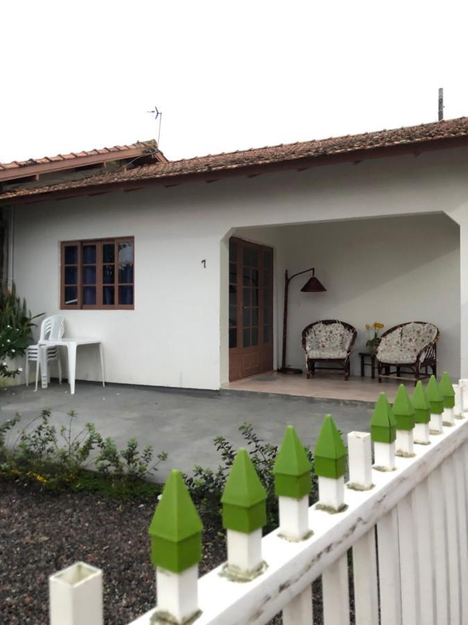 Casinha De Praia Na Fazenda Da Armacao Governador Celso Ramos Bagian luar foto